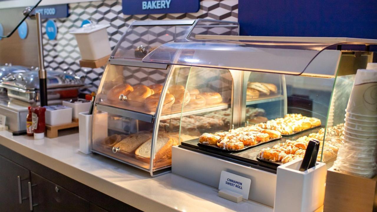 Holiday Inn Express Hickory - Hickory Mart By Ihg Exteriör bild